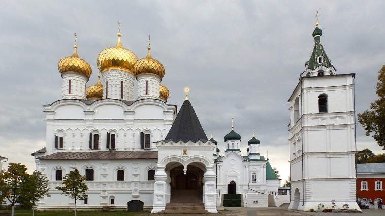 Кострома храмы и монастырь фото Чудеса России. Ипатьевский монастырь. Смотреть или скачать фильм о России онлайн